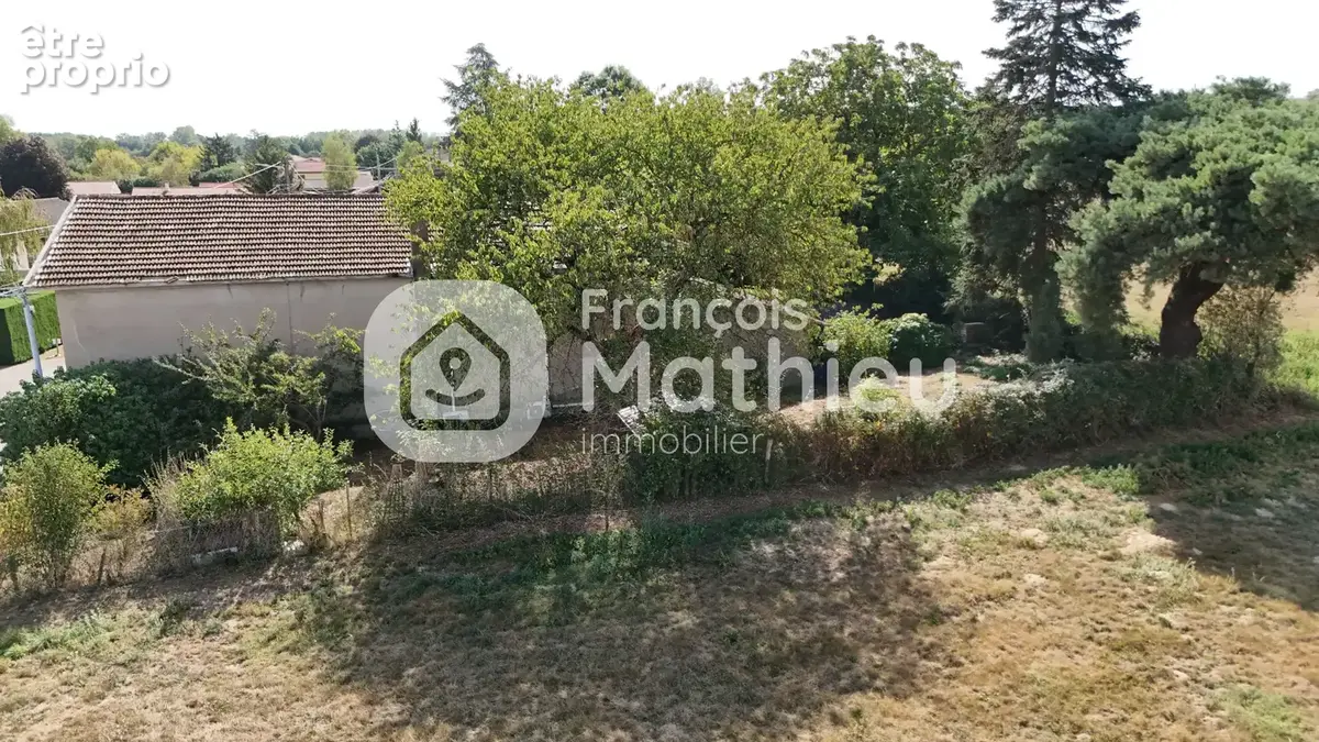 Saint-Etienne-sur-Chalaronne - Maison avec dépendances sur sa parcelle de 889 m2 - photo 2