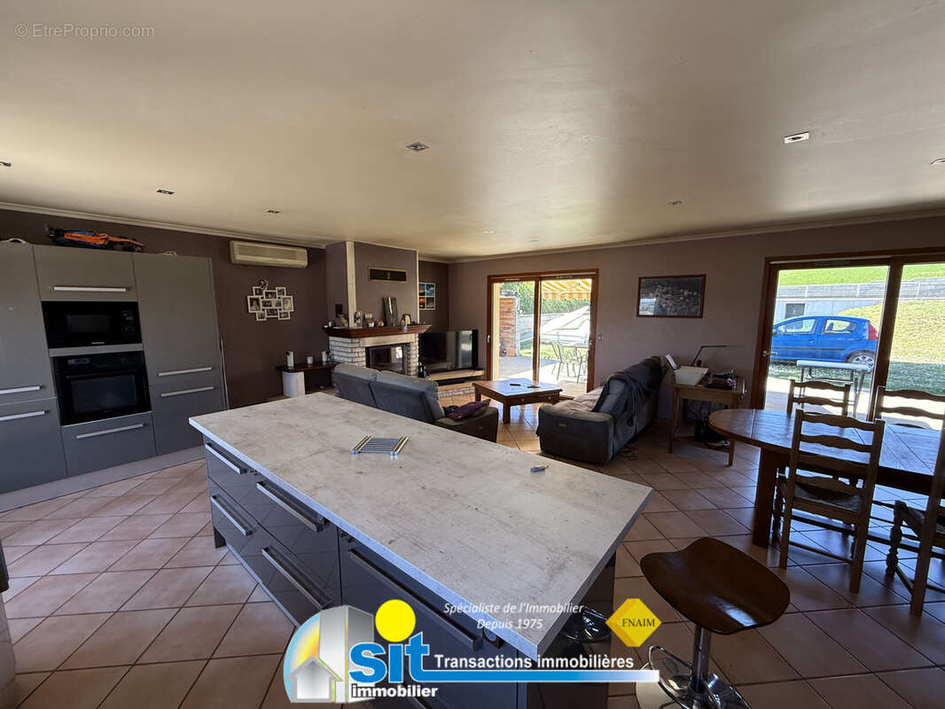 Maison à REVENTIN-VAUGRIS