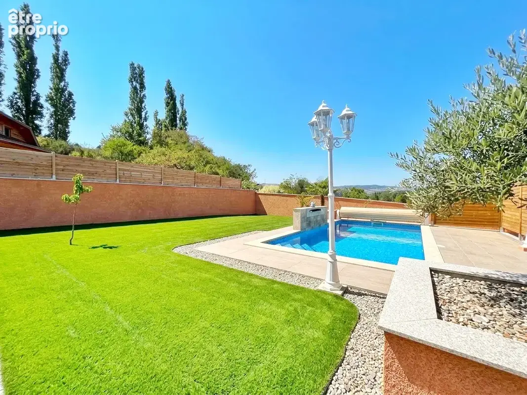 Rive-de-gier   coteaux des bruyères   maison de plain-pied de plus de 121 m2 avec piscine et superbe vue - photo 4