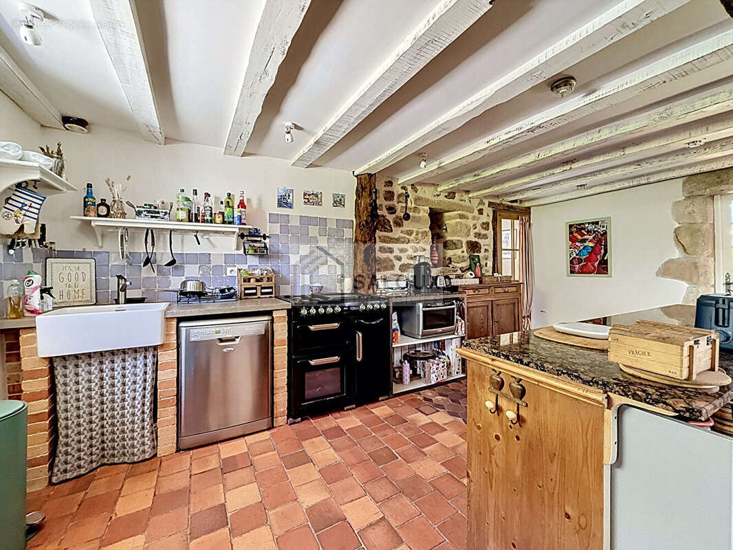 AMBON - Maison de charme en pierre de 240m² - photo 12
