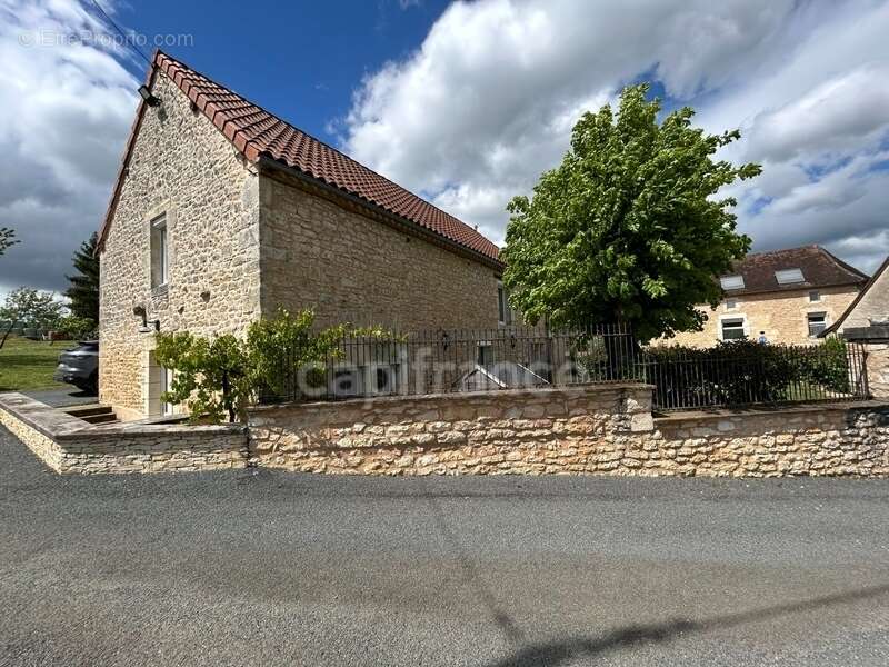 Dpt Dordogne (24), à vendre COULAURES maison P11 de 390 m² - Terrain de 4 828,00 m² - Plain pied - photo 19