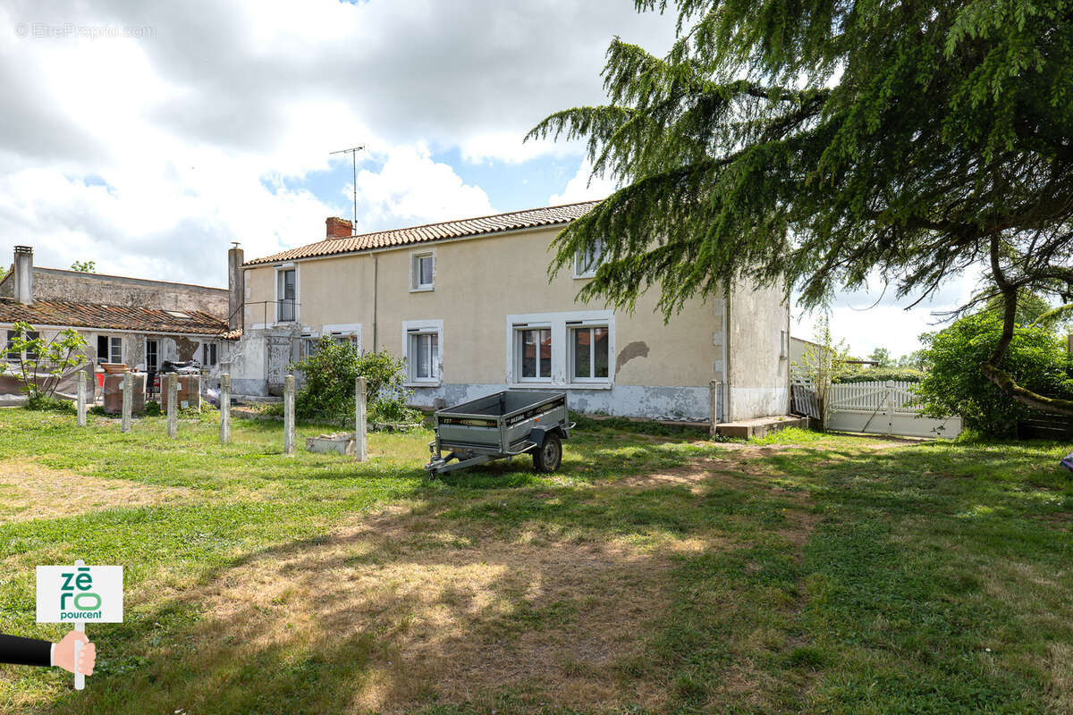 Maison à LES MAGNILS-REIGNIERS