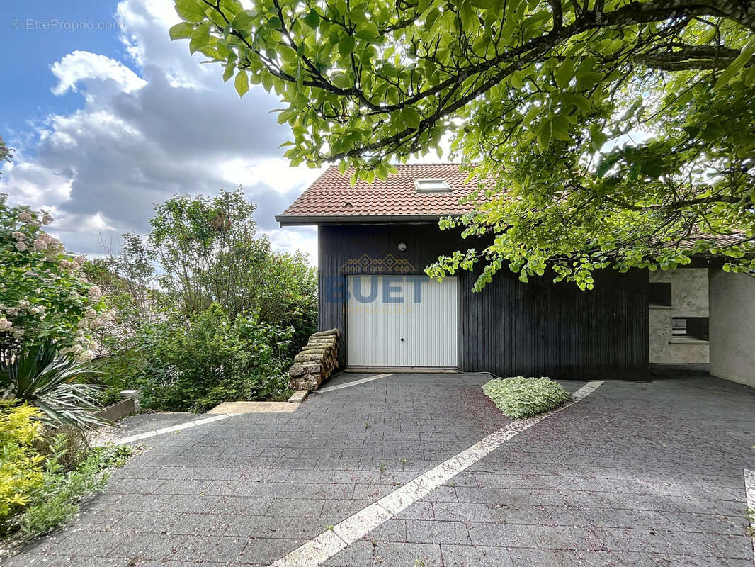 Maison à CORCELLES-LES-MONTS