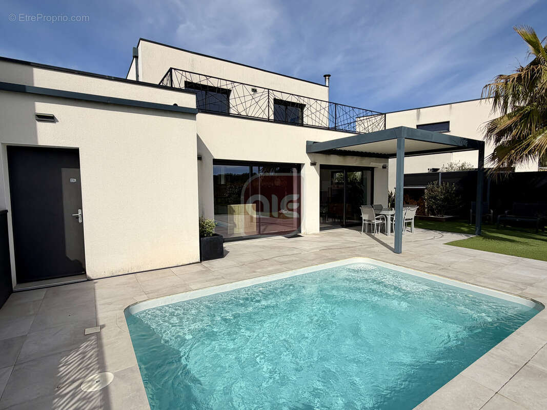EXCLUSIVITÉ A.I.E. !! Superbe villa T4 récente avec vue dégagée. - photo 11