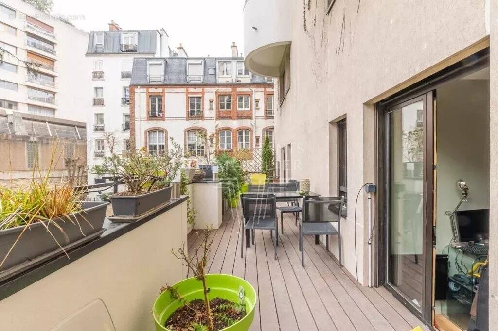 Appartement à PARIS-16E