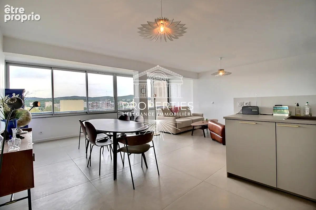 Le lavandou - hyper centre - t4 renove - 87m² - ascenseur - expo sud - photo 3