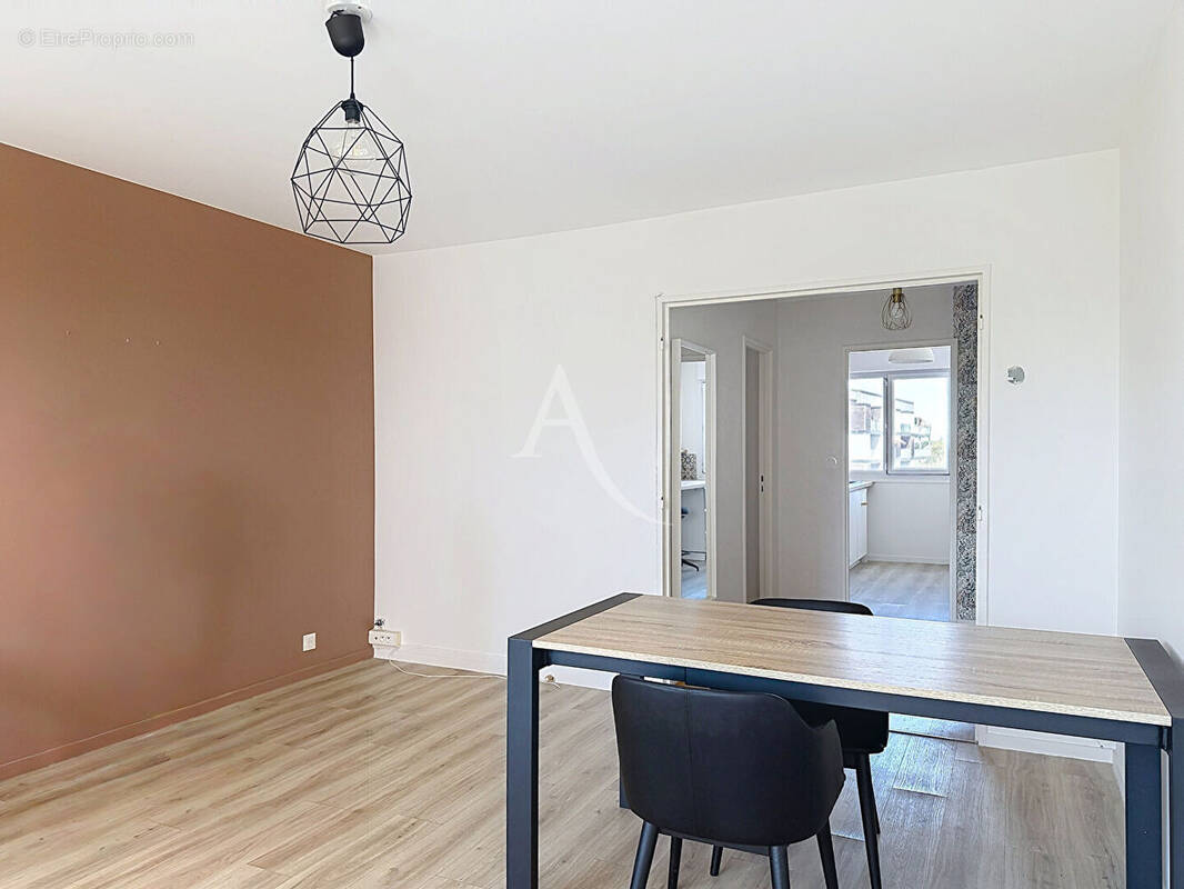 Appartement à LES PONTS-DE-CE