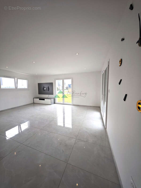 Maison individuelle construite en 2022 d'environ 90m2 sur un terrain de 3,92 ares proche de la frontière Suisse - photo 4