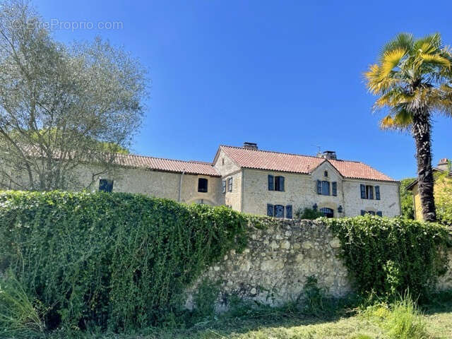 Grande maison de maître du 18ème avec dépendances - photo 16