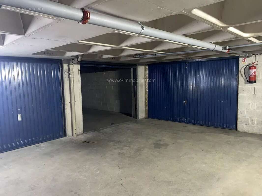 Parking à PARIS-11E