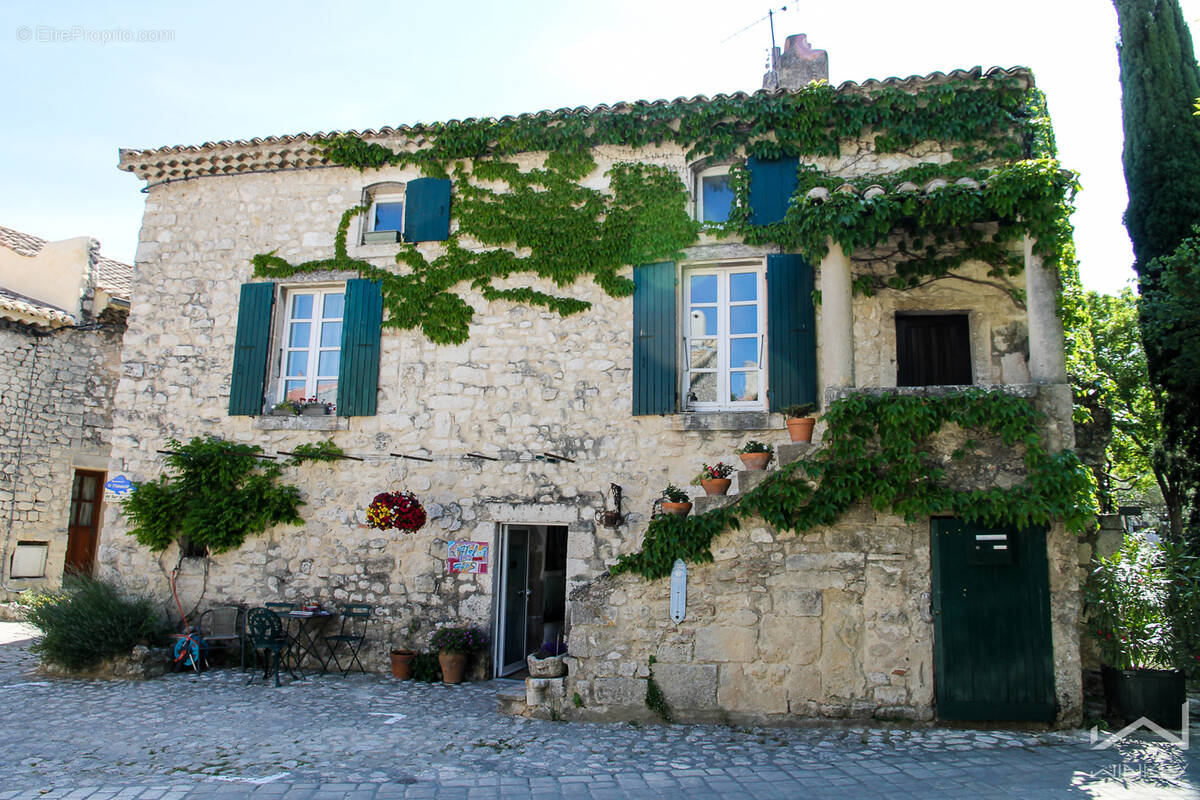 Appartement à LA GARDE-ADHEMAR