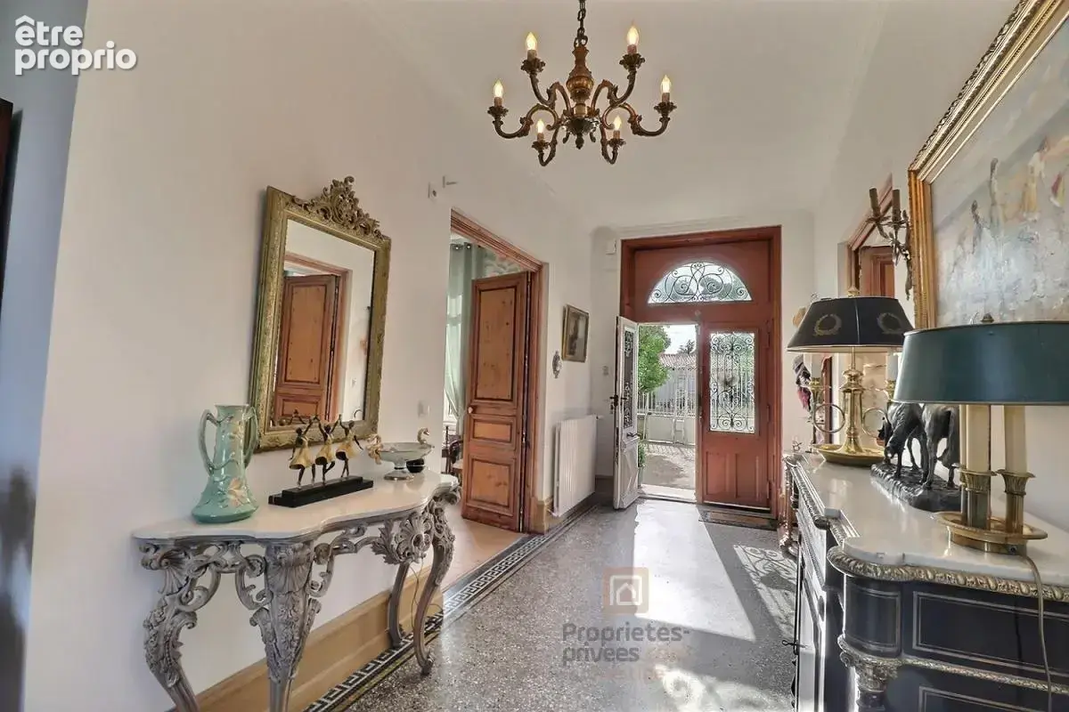 Maison bourgeoise de 380 m2 sur 3 niveaux avec de nombreuses possibilités - photo 16