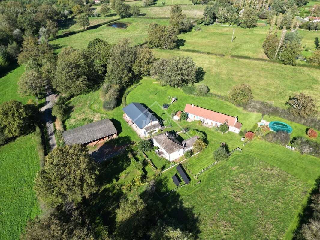 Maison à SAINT-BONNET-TRONCAIS
