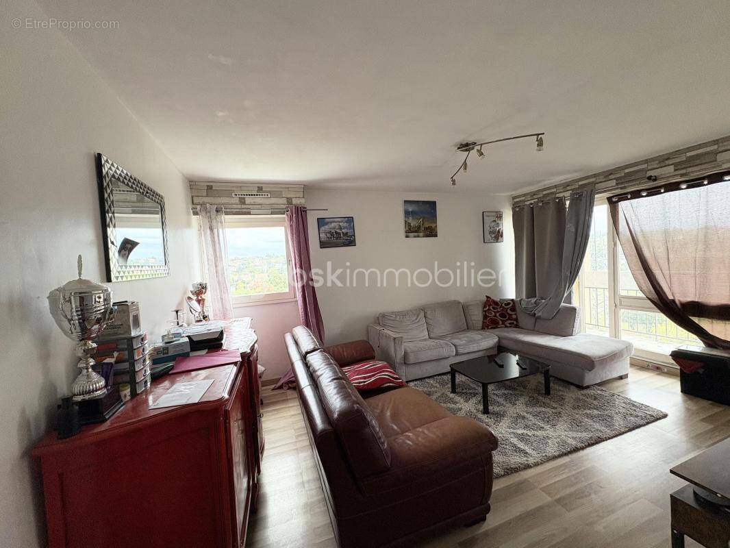 Appartement à EPINAY-SOUS-SENART