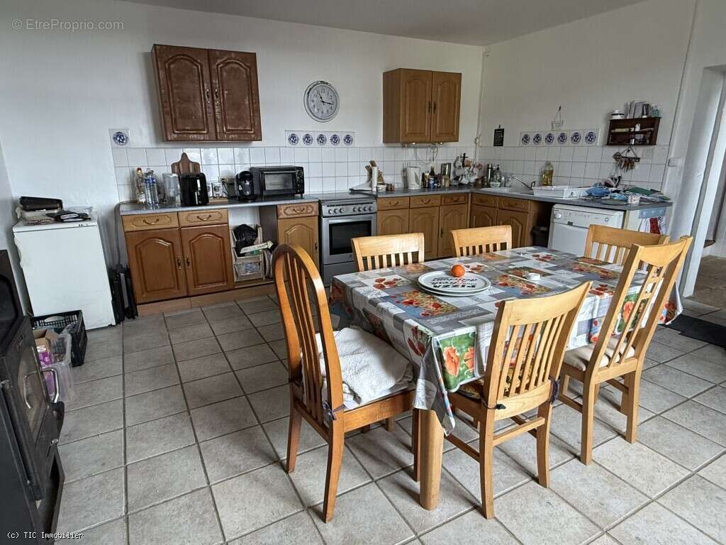Maison à CHEF-BOUTONNE