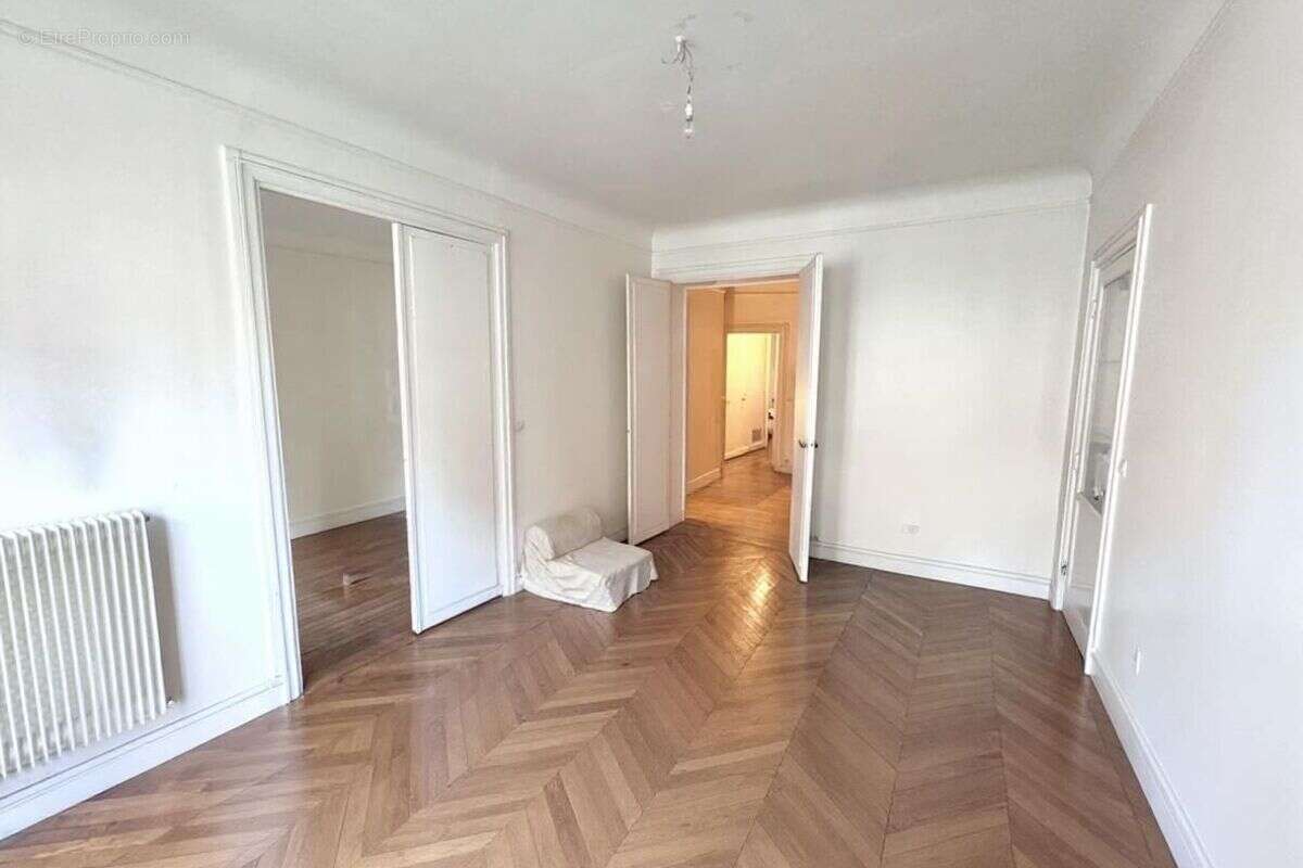 Appartement à PARIS-14E