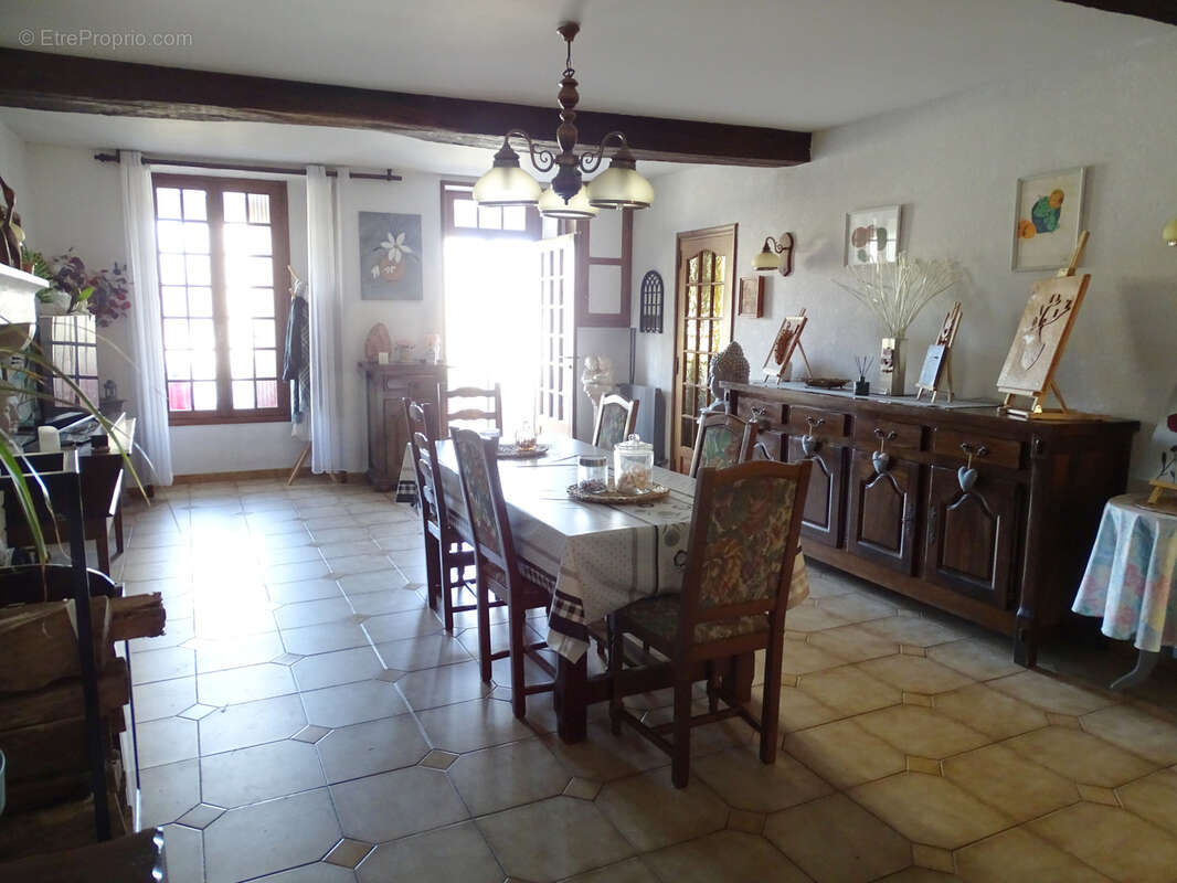 Maison à MONTIGNY-SUR-AUBE