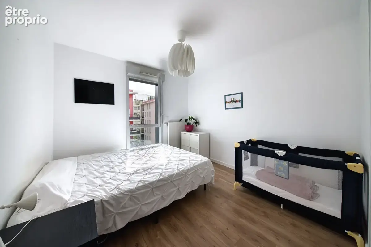 Villeurbanne Gratte-ciel / Anatole France  Superbe T3 traversant de 85 m² avec balcon et climatisation (possibilité T4) et garag - photo 11
