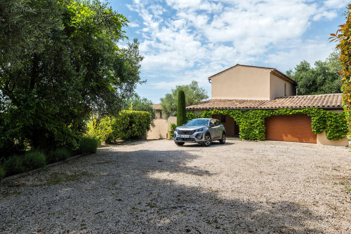 Maison à TOURRETTES-SUR-LOUP