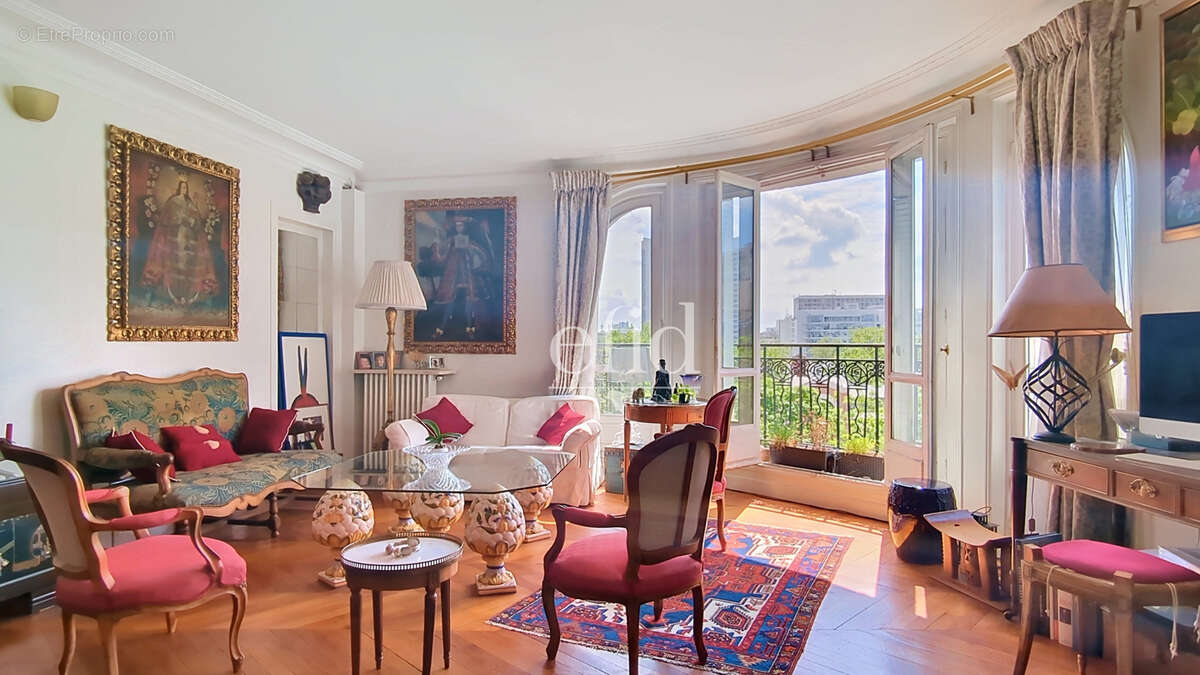 Appartement à PARIS-16E