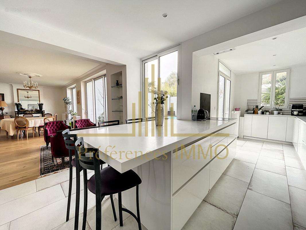A vendre à Bordeaux Belle maison rénovée aux  prestations de qualité - photo 5