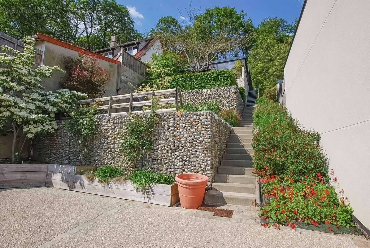 Maison à SAULX-LES-CHARTREUX