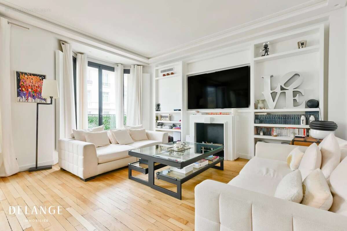 Appartement à PARIS-17E