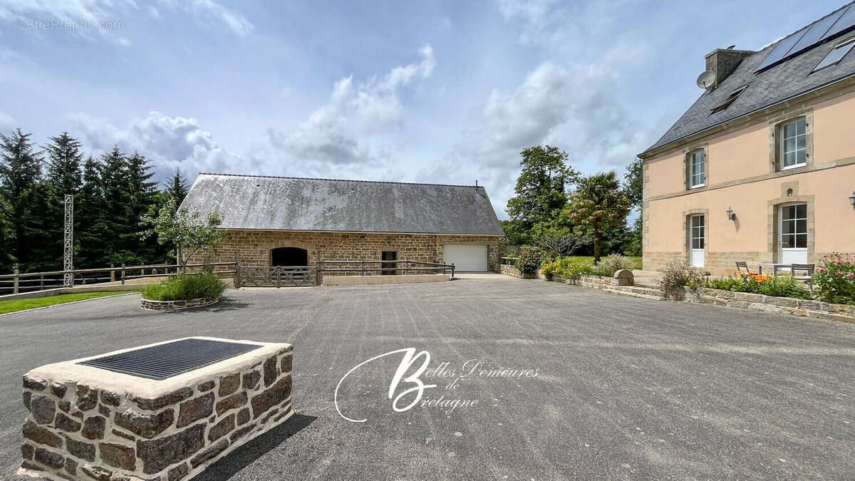 Maison à LOCRONAN