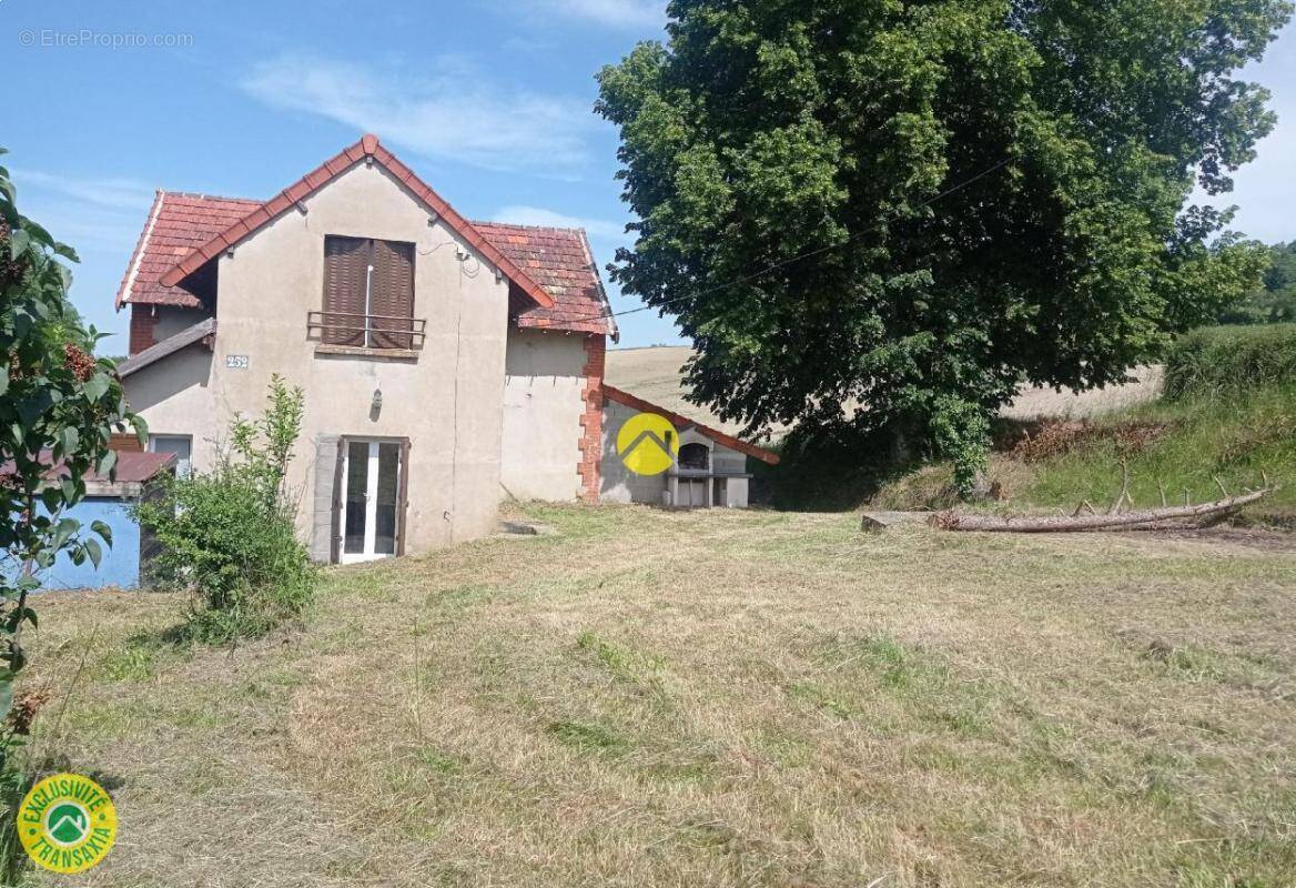 Maison à BELLENAVES