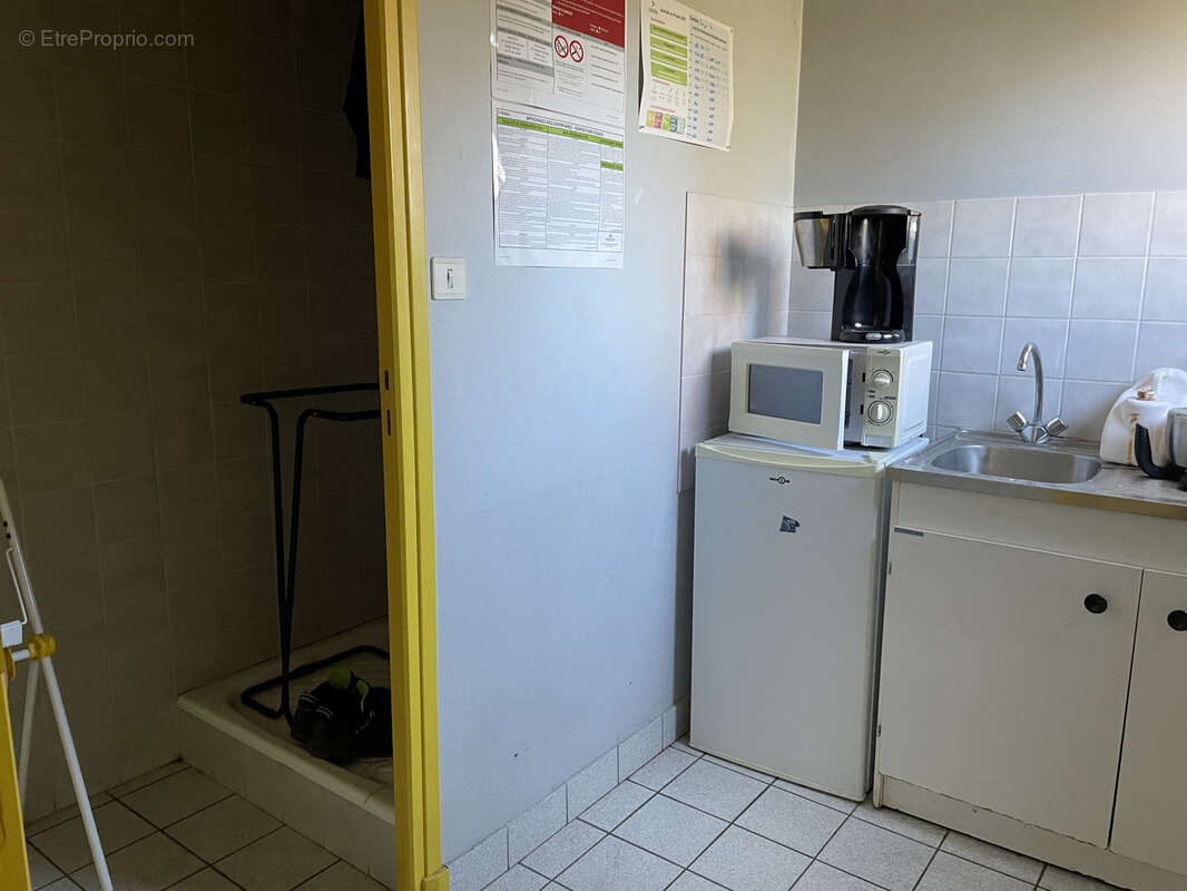 Commerce à CREUZIER-LE-VIEUX