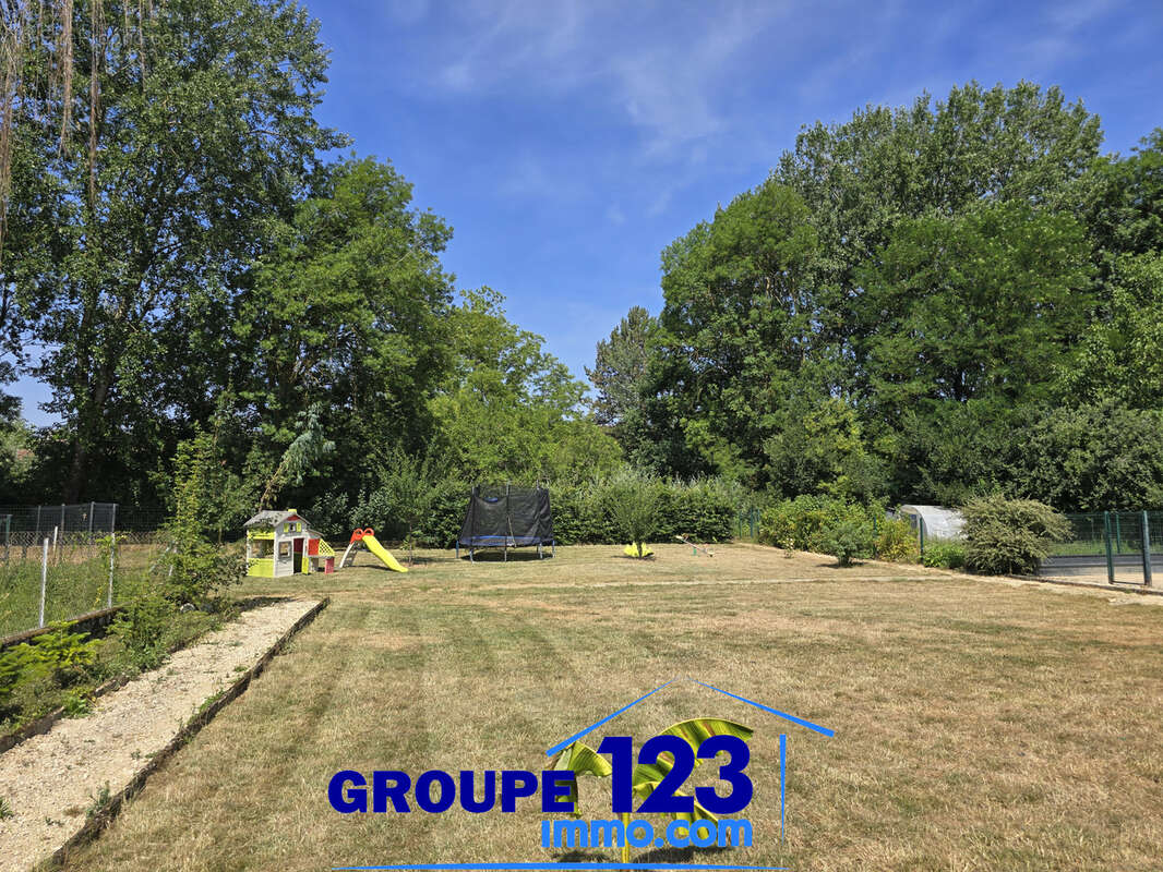 Vallan (89) - Maison de caractère entièrement rénovée - Plus de 200 m2 habitables - 4 chambres - Grand jardin - photo 12