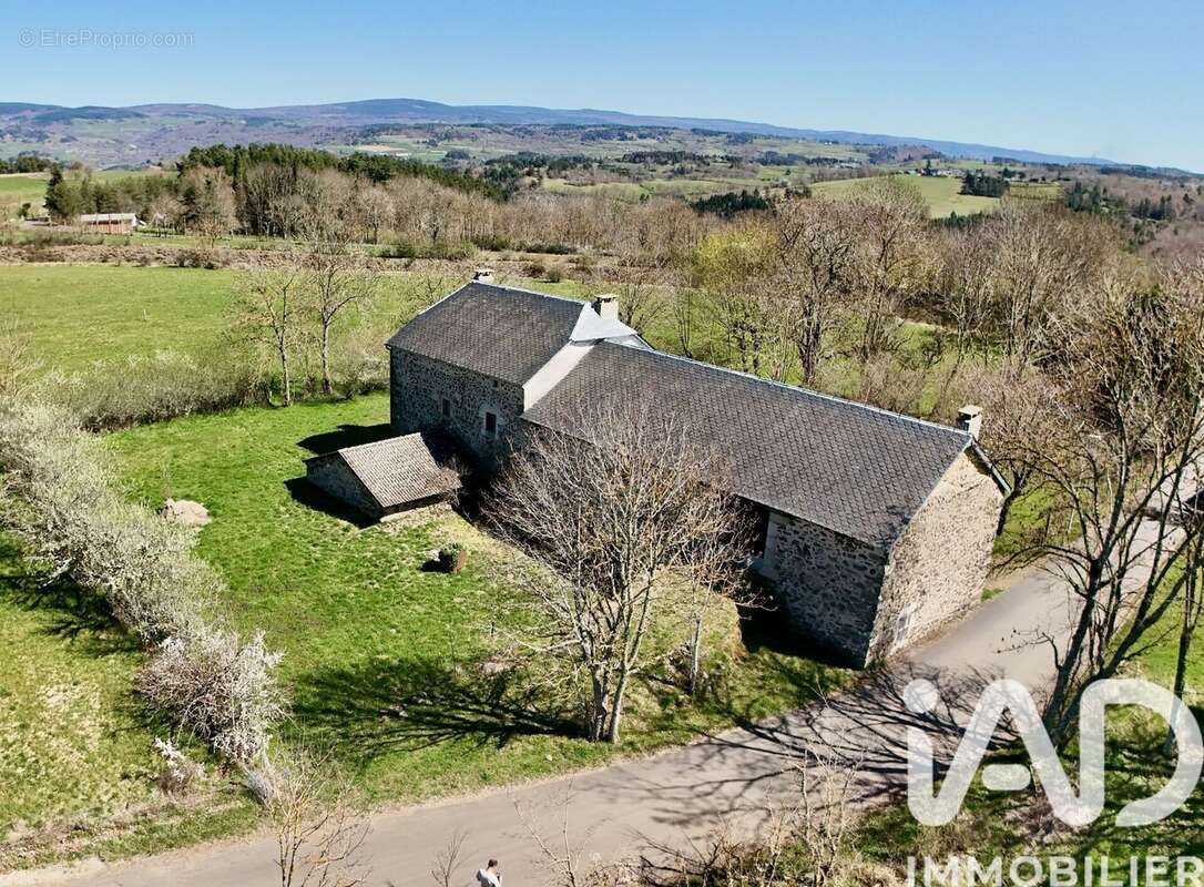 Maison 153 m² à Loubaresse  - photo 2