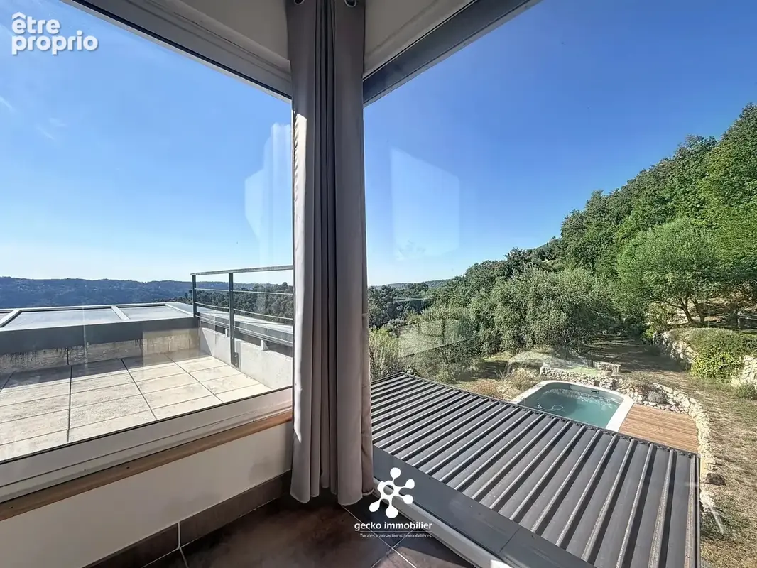 Carros - Les plans - Maison d’architecte avec piscine et terrain de 3000 m2 - photo 10