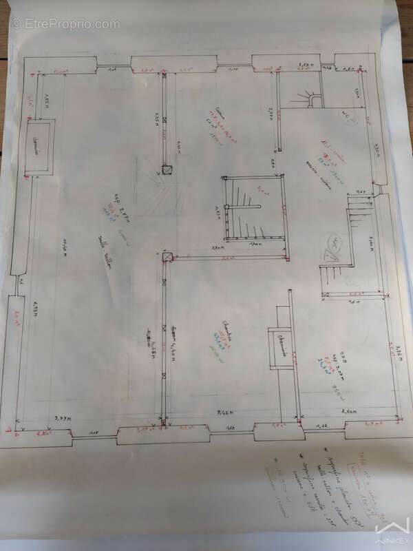Maison en Pierre, Fort potentiel +300 m2 cave, garage, à restaurer entièrement - photo 9