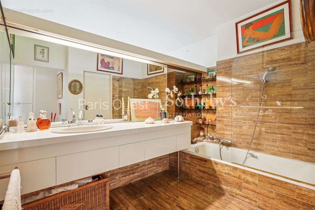 Appartement à NEUILLY-SUR-SEINE