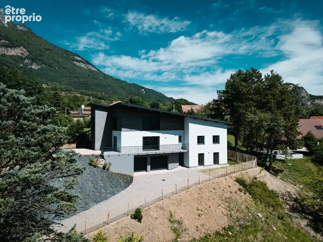 VILLA 250m2 Exceptionelle I DPE A • Vue exceptionnelle sur les Alpes • Piscine • 248 m2 habitables - photo 26