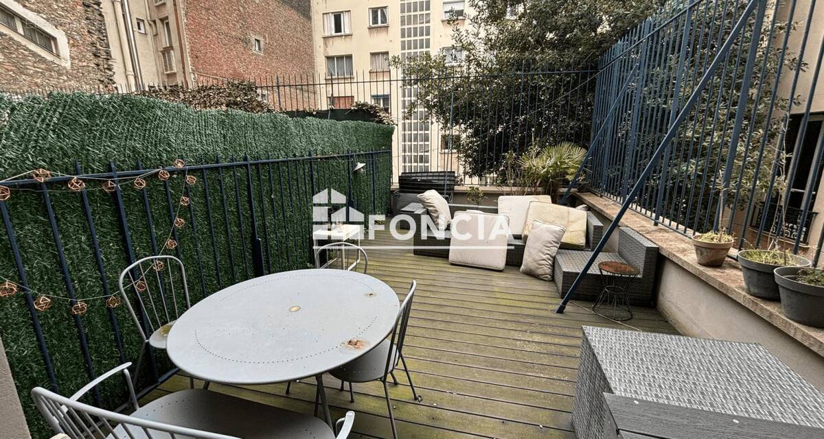 Appartement à PARIS-16E