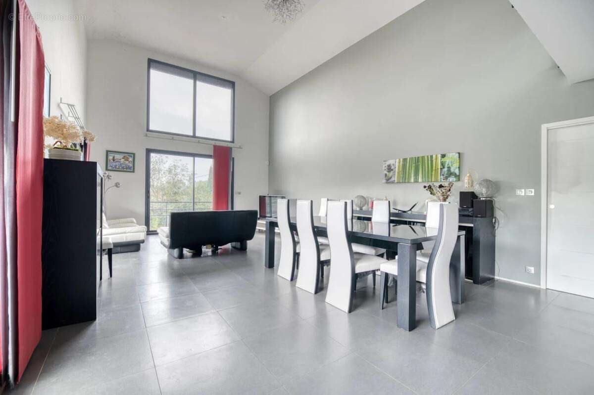 Maison à LACROIX-FALGARDE