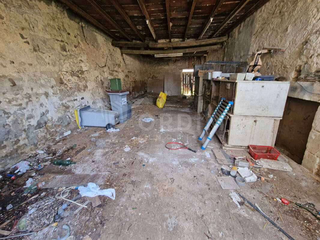 Maison à GY-L'EVEQUE