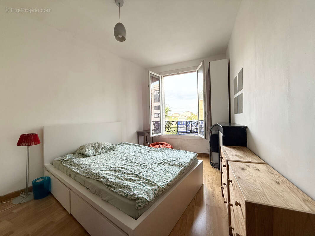 Appartement à COURBEVOIE