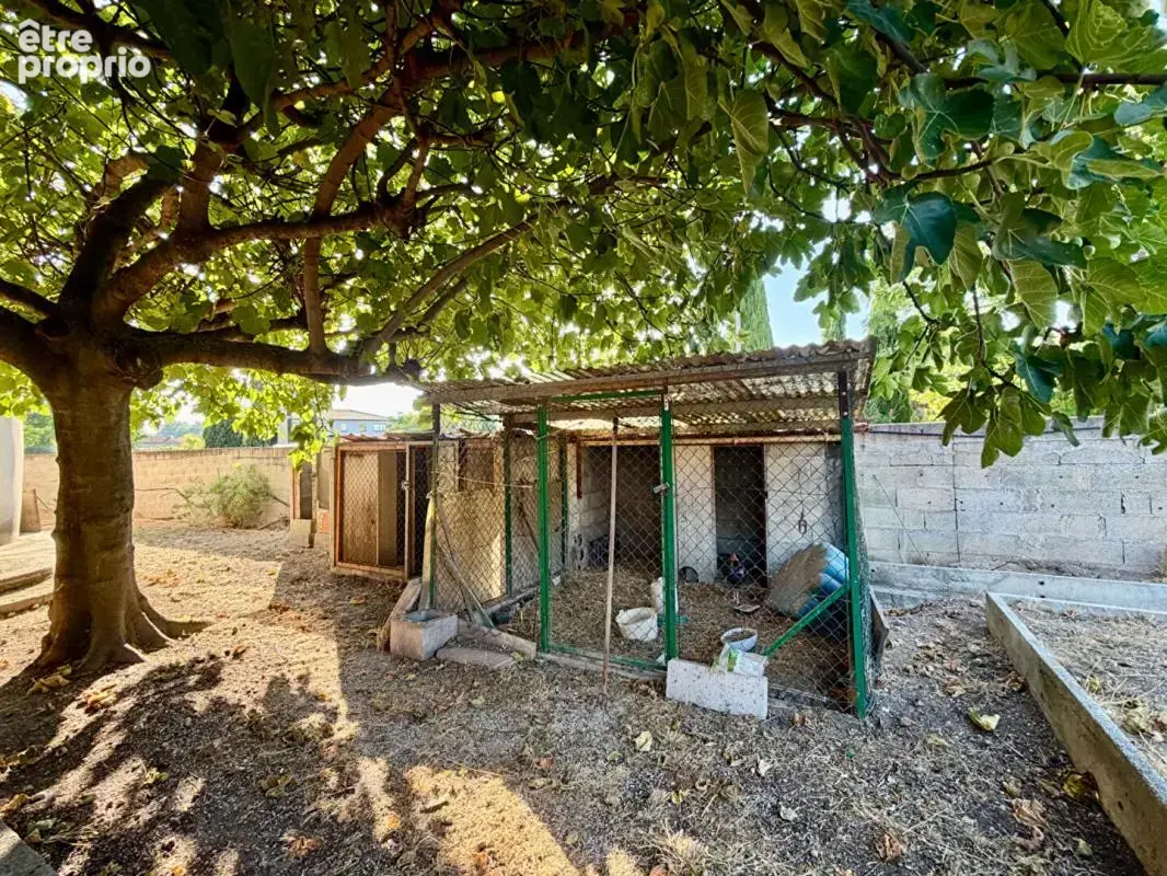 SAINT-VICTORET  Villa indépendante de 137 m² avec 91 m² de dépendances et fort potentiel - photo 6