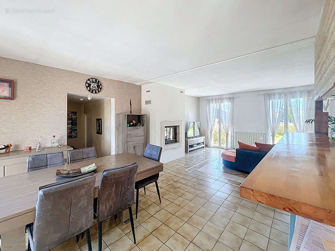 Maison à REZONVILLE