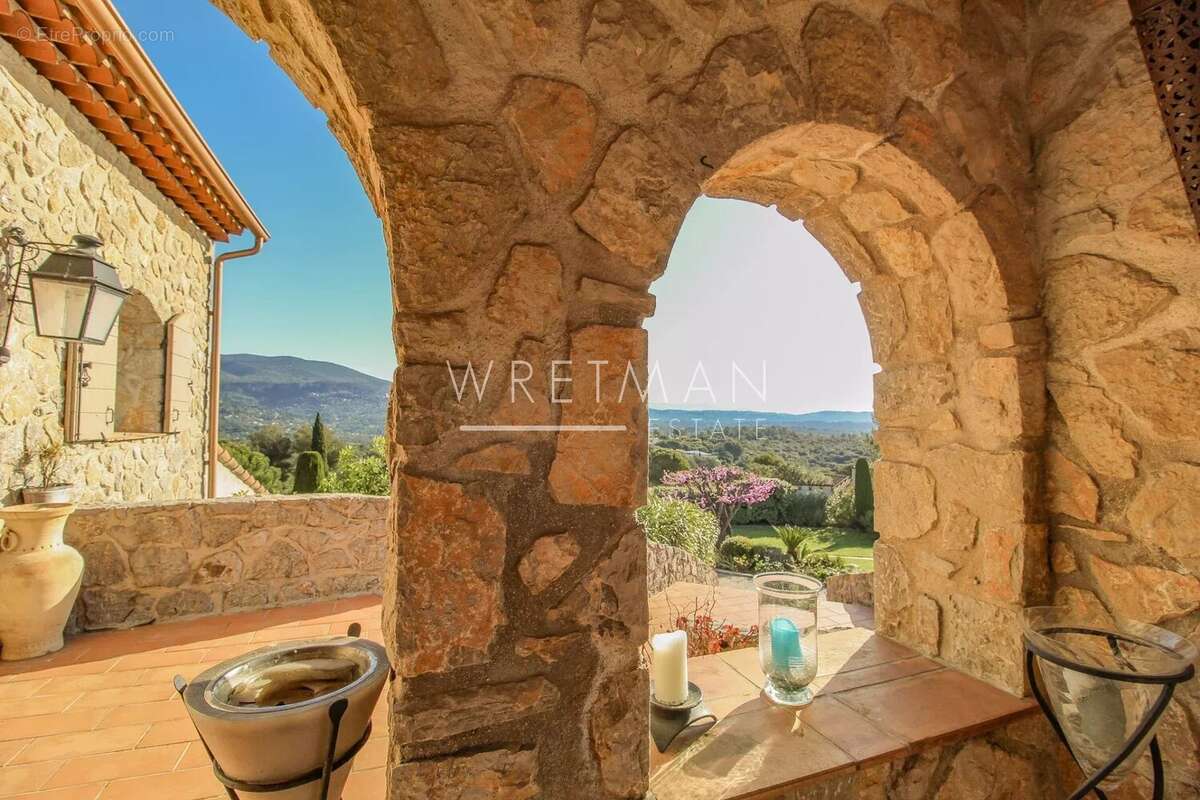 Magnifique villa familiale de 6 chambres, belle piscine et pool house, vues panoramiques à couper le souffle - Peyminade - photo 24