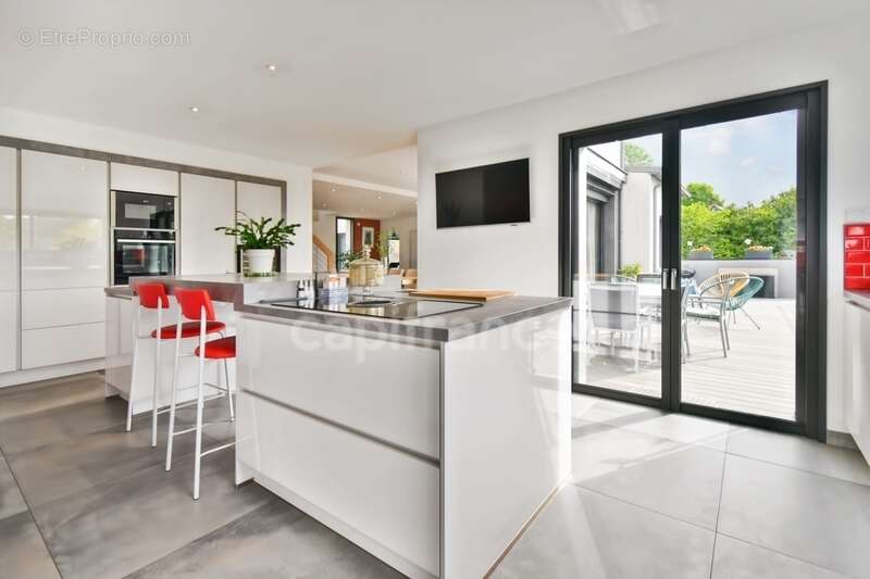 Maison à MONTREUIL-SOUS-PEROUSE