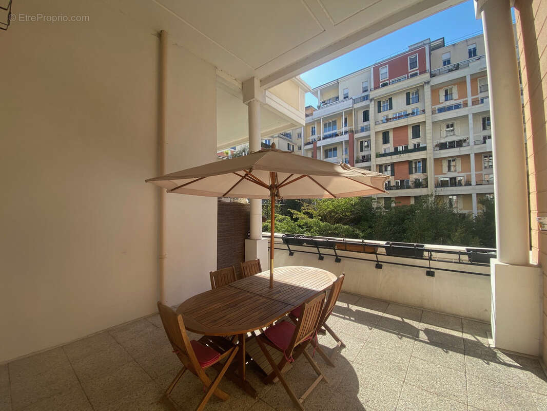 Appartement à COURBEVOIE