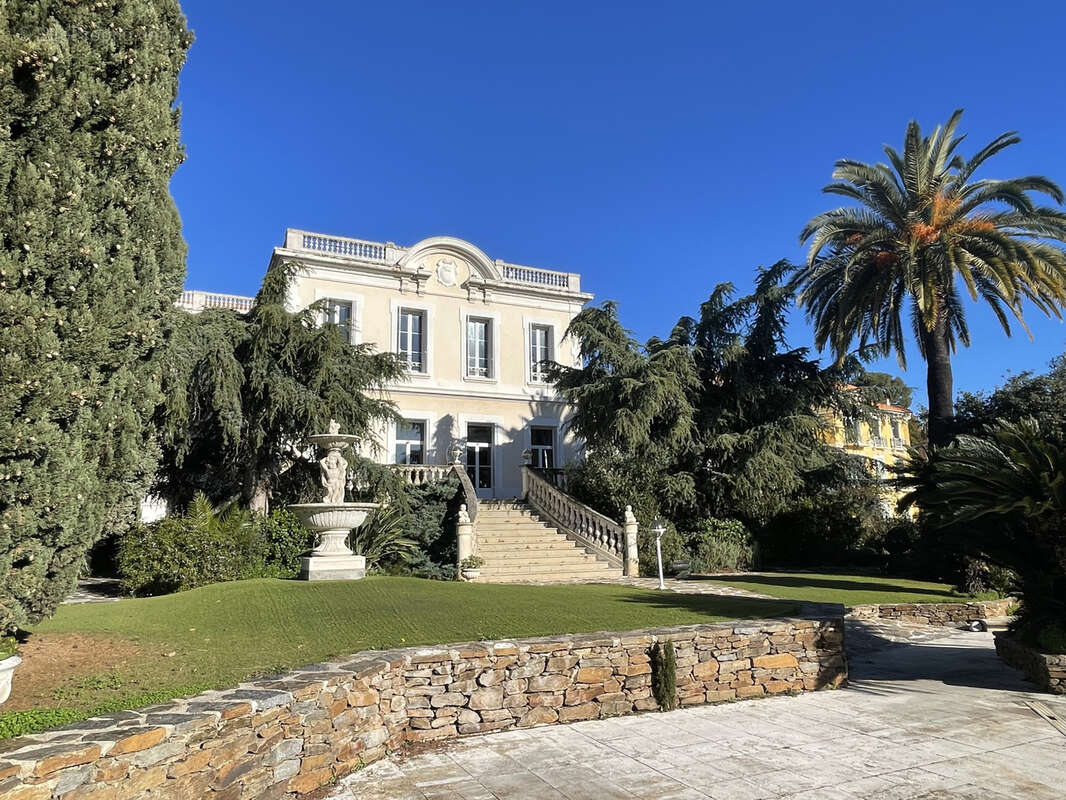 Autre à HYERES