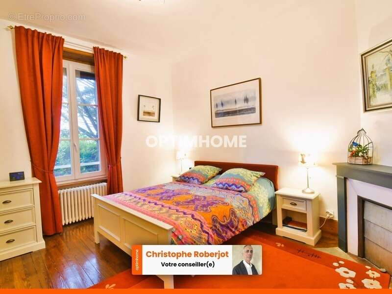 Votre projet familial ou l’opportunité de transformation en bureaux ou cabinet médical + appartements indépendants au 1er et cré - photo 4