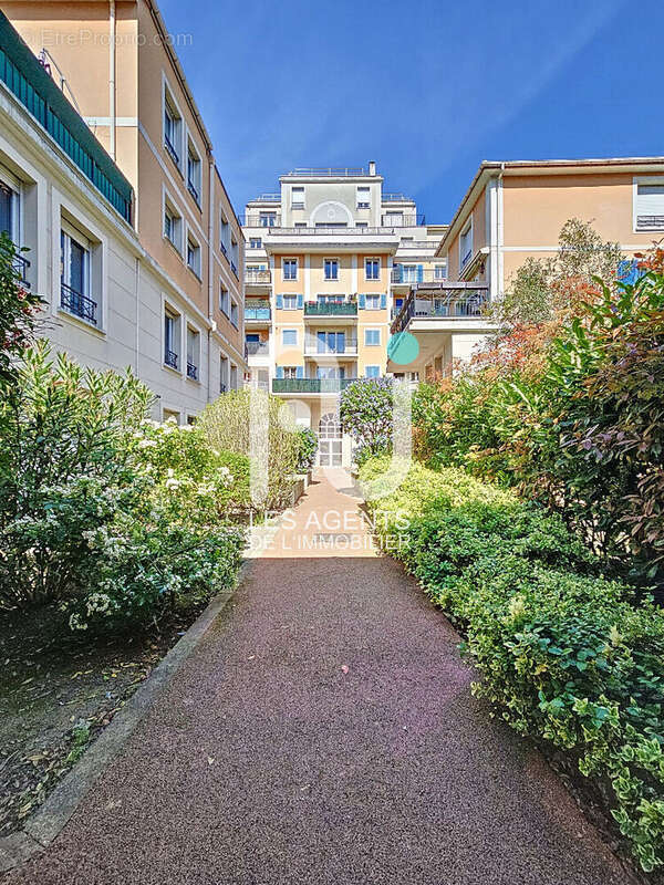 Appartement à VILLENEUVE-LA-GARENNE