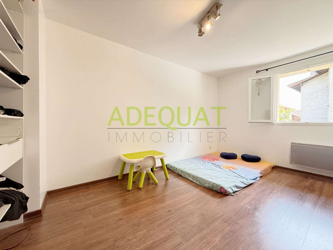 Maison mitoyenne / 4 chambres / terrasse 30m2 / garage attenant / parking ext... - photo 11