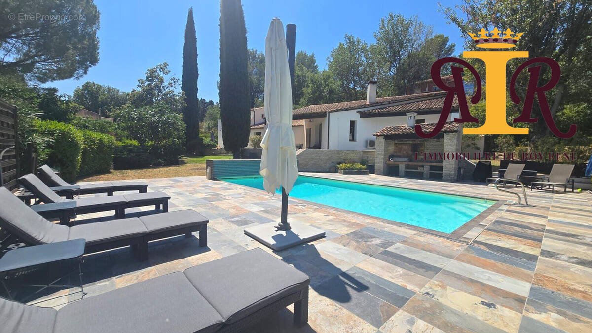 Maison à CHATEAUNEUF-LE-ROUGE